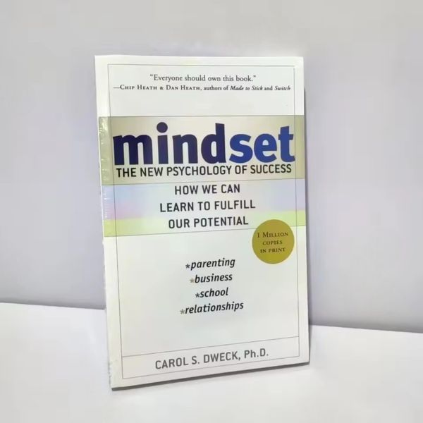Книга Mindset на английском языке Психология успеха Керол Дуек мягкий переплет BG1775 фото