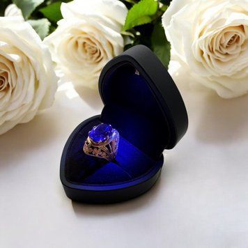 Подарочная коробочка в фоме сердца с подсветкой для кольца черная P13033 фото