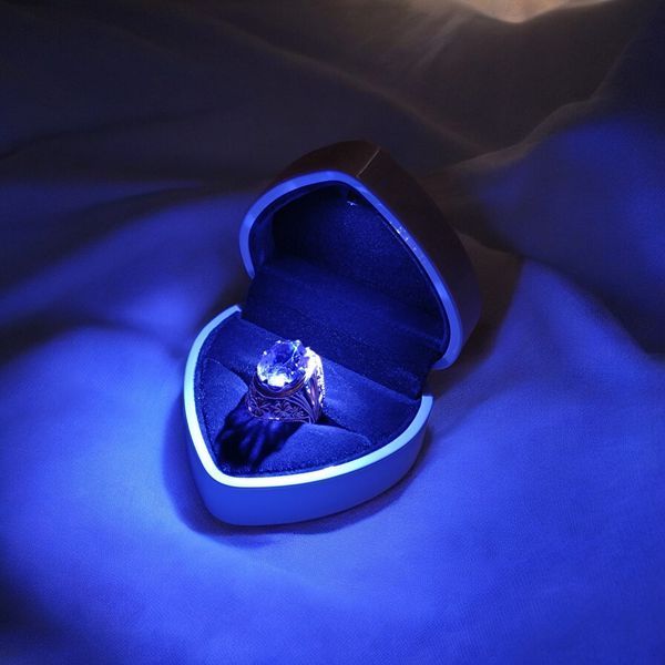 Подарочная синяя коробочка для кольца в форме сердца с LED подсветкой P13034 фото