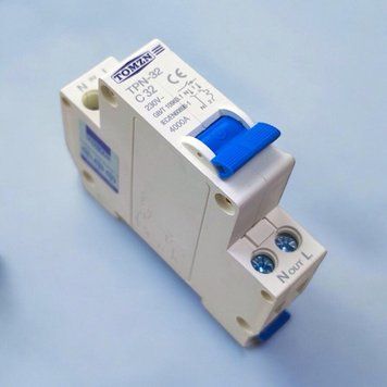 Модульный автоматический выключатель Tomzn TPN-32 1P+N 32А для защиты сети NC29 фото