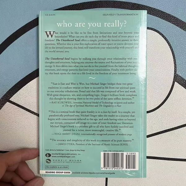 Книга англійською The Untethered Soul Майкла А. Сінгера Душа звільнена BG17112 фото