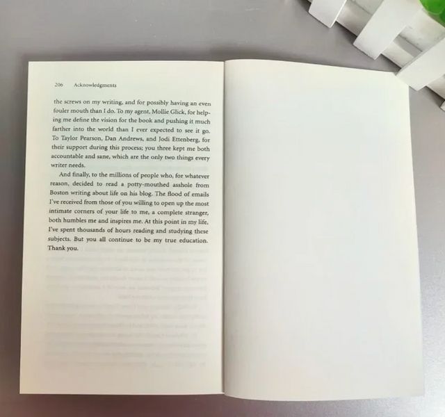 Книга Марка Менсона The Subtle Art of Not Giving a F*ck англійською BG1790 фото