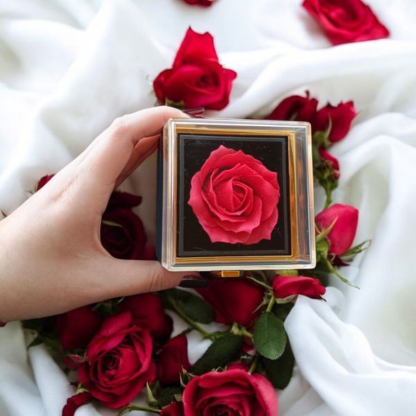 Чорний футляр для прикрас з вічною трояндою та поворотним механізмом P13024 фото