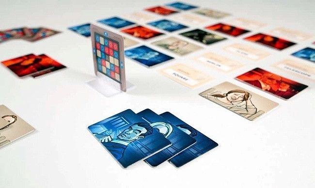 Гра Codenames англійською для друзів і сім&rsquo;ї карткова гра кодові імена BG1748 фото