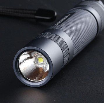 Тактический фонарь Convoy S2+ SST40 нейтральный свет 1800 люмен с аккумулятором 18650 C02034 фото