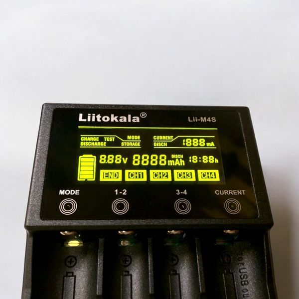 Багатофункціональний зарядний пристрій LiitoKala Lii-M4S 4 канали інтелектуальної зарядки Li06014 фото